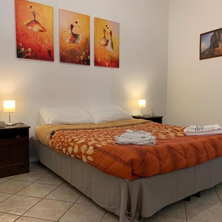 Delizioso Appartamento In Zona Centrale Formia Bagian luar foto